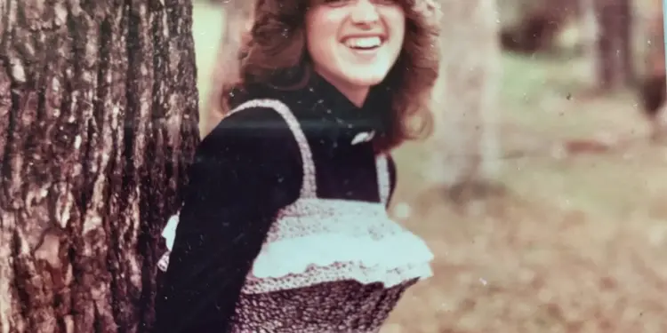 The Gum Sting: How Two Detectives and a Cover Story Closed Two Murders