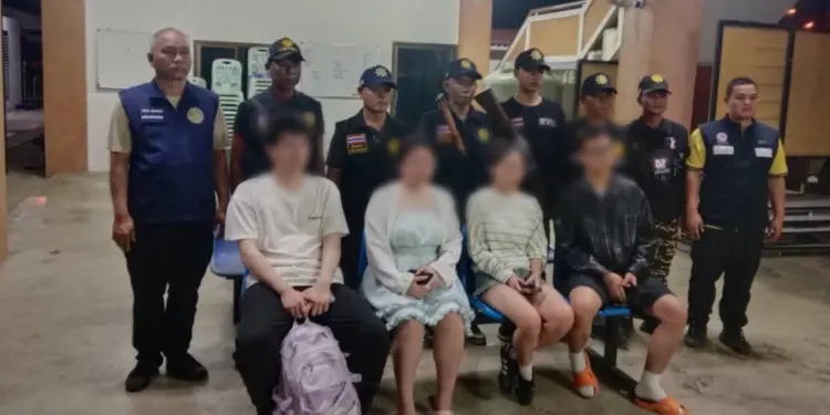 Tak Trafficking Escape: 4 Chinese Nationals Jump From Moving Pickup 2026