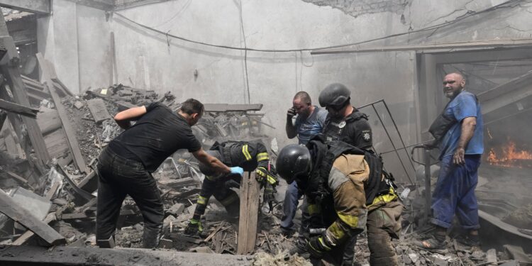 Eight Dead in Zaporizhzhia as Strikes Continue