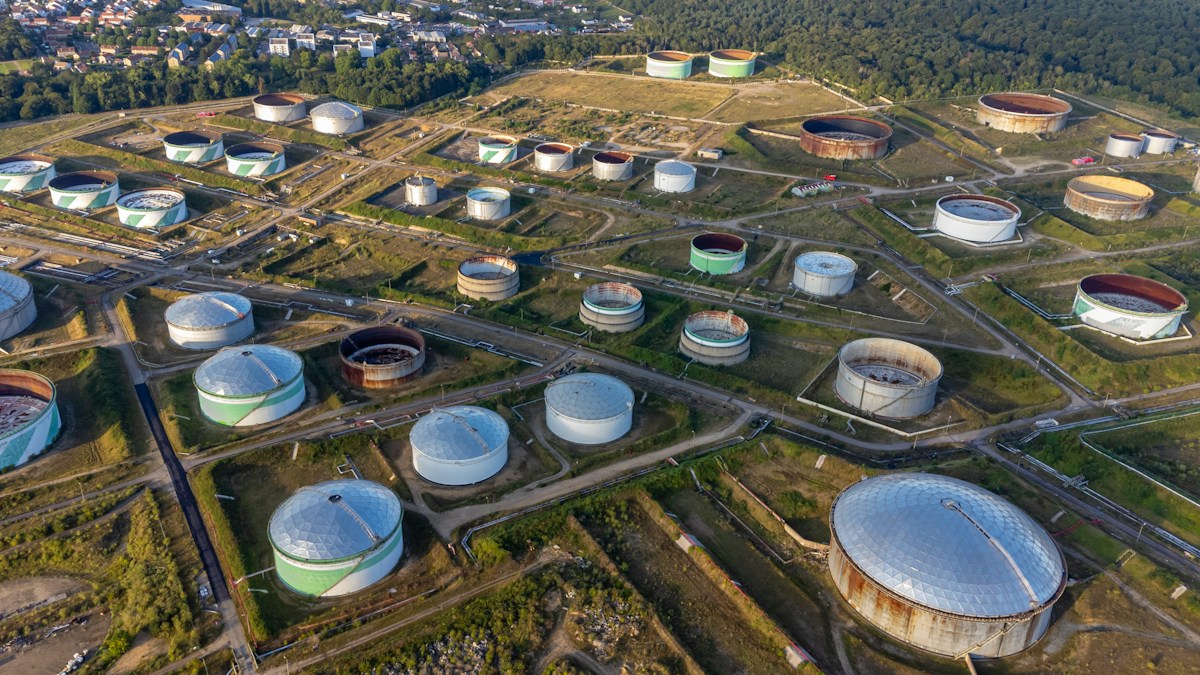 Aerial view of a large industrial area, illustrating the infrastructure affected by energy strikes