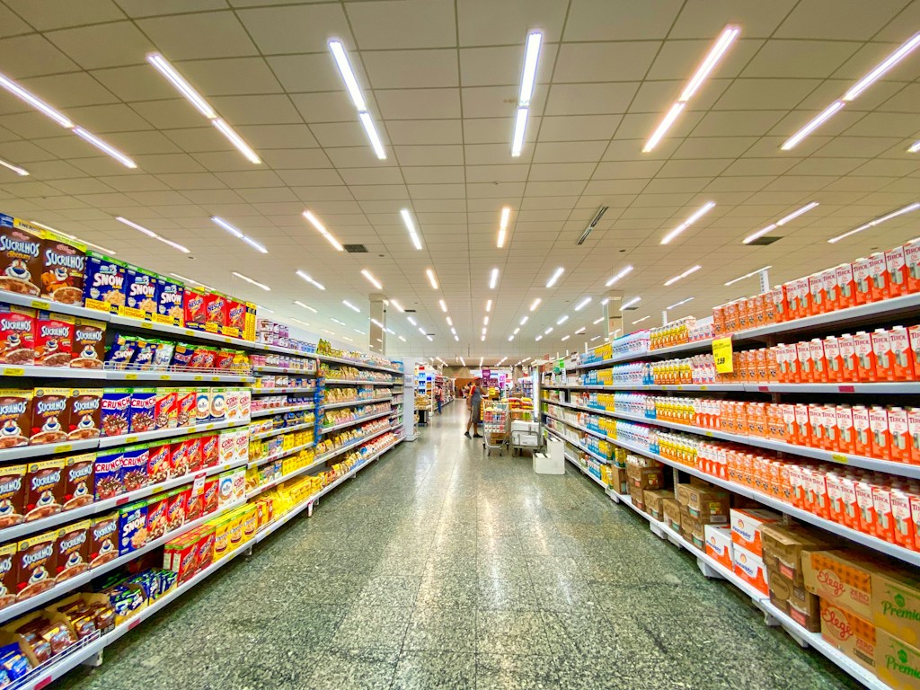 Supermarket shelves illustrating the food retail operations affected by refrigeration and cold-chain disruptions