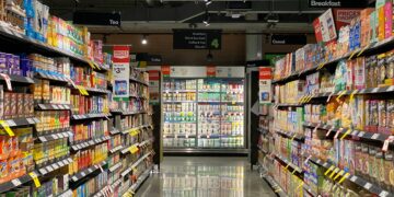 Refrigerated supermarket shelves, illustrating the connected cooling systems at the centre of France’s supermarket cyberattack
